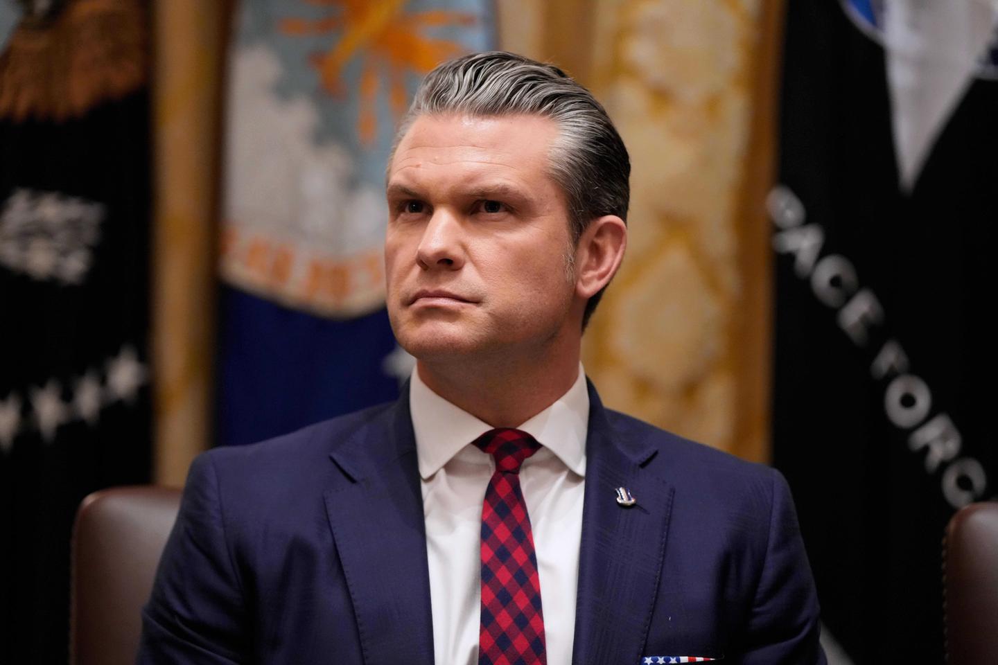 Au Pentagone, Pete Hegseth dans la tourmente, des accusations dâ€™assassinats extrajudiciaires...