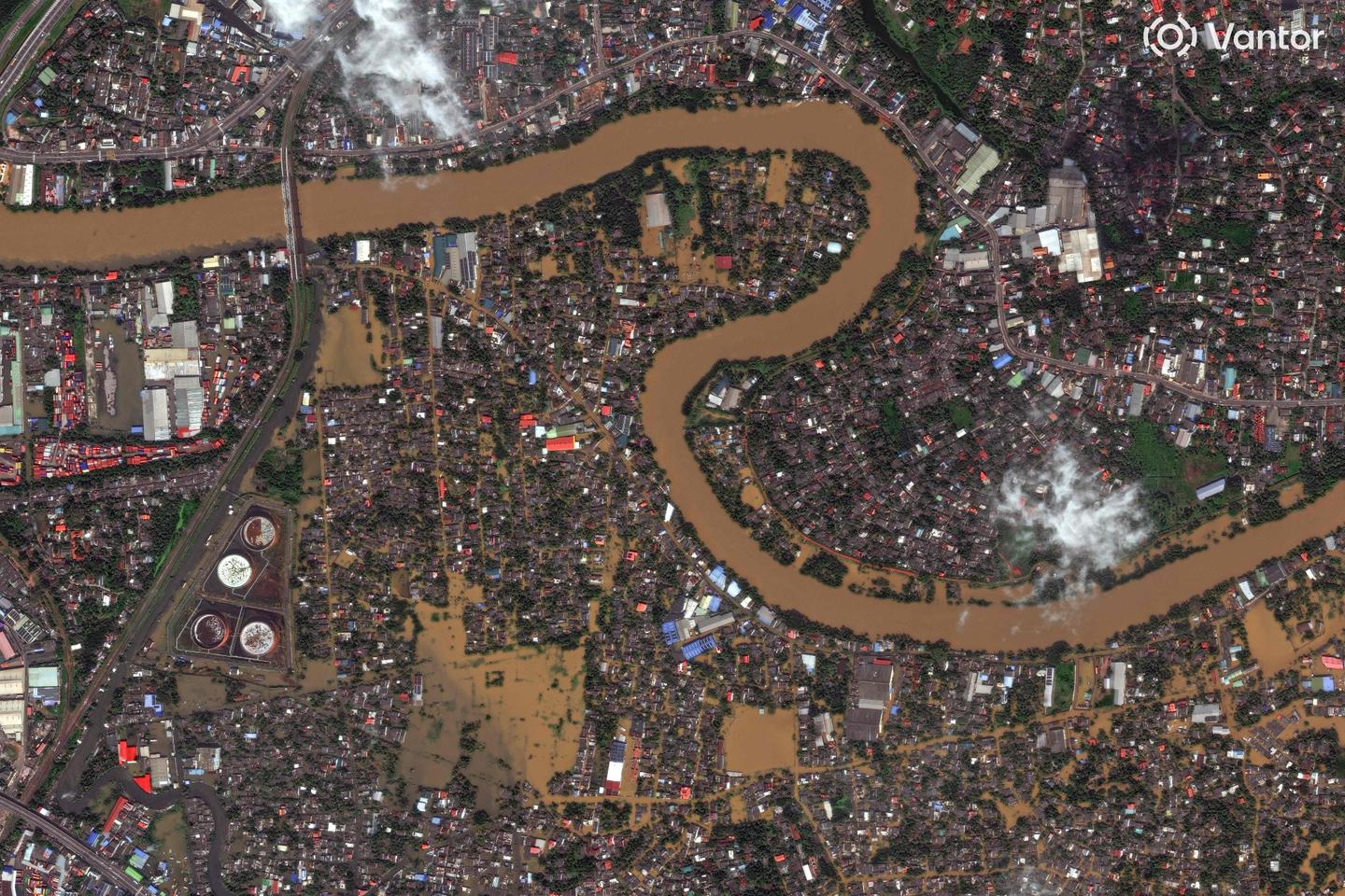 Au Sri Lanka, dans les « quartiers bas » de Colombo, l’eau s’est retirée livrant un paysage de désastre