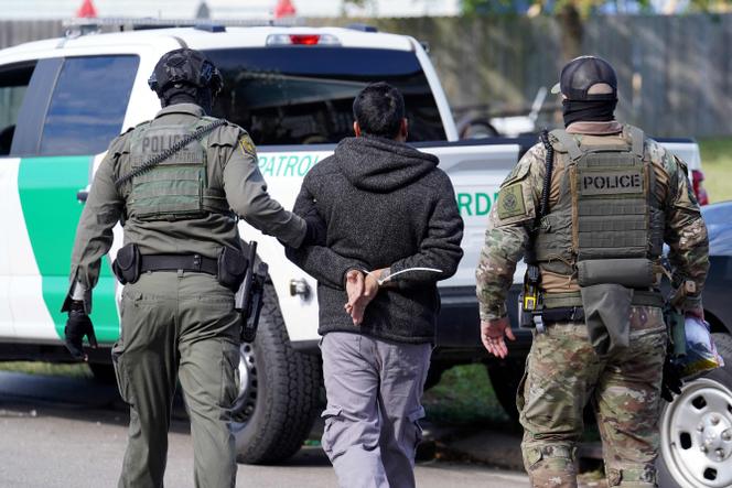 Après l’interpellation d’un homme par la police aux frontières et la police de l’immigration Bà La NOuvelle-Orléans, aux Etats-Unis, le 3 décembre 2025.