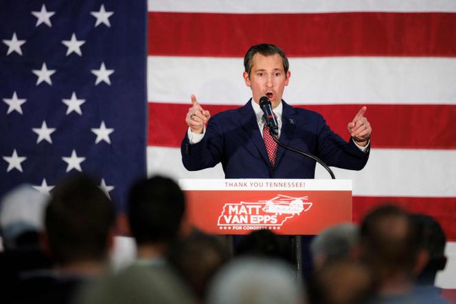 Le représentant à la Chambre républicain nouvellement élu Matt Van Epps prononce son discours de victoire, à Nashville, Tennessee, le 2 décembre 2025.