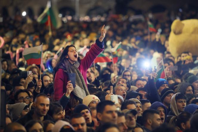 Un rassemblement contre les mesures d’austérité prévues dans le projet de budget pour l’année 2026, à Sofia, le 1ᵉʳ décembre 2025.