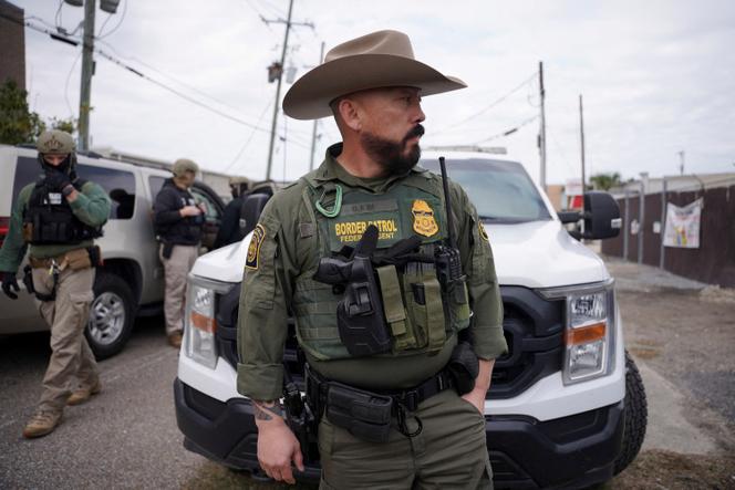 Des agents de la police américaine des frontières après le lancement par Donald Trump d’une nouvelle campagne de répression contre l’immigration à La Nouvelle-Orléans, à Kenner (La Nouvelle-Orléans), le 3 décembre 2025. 