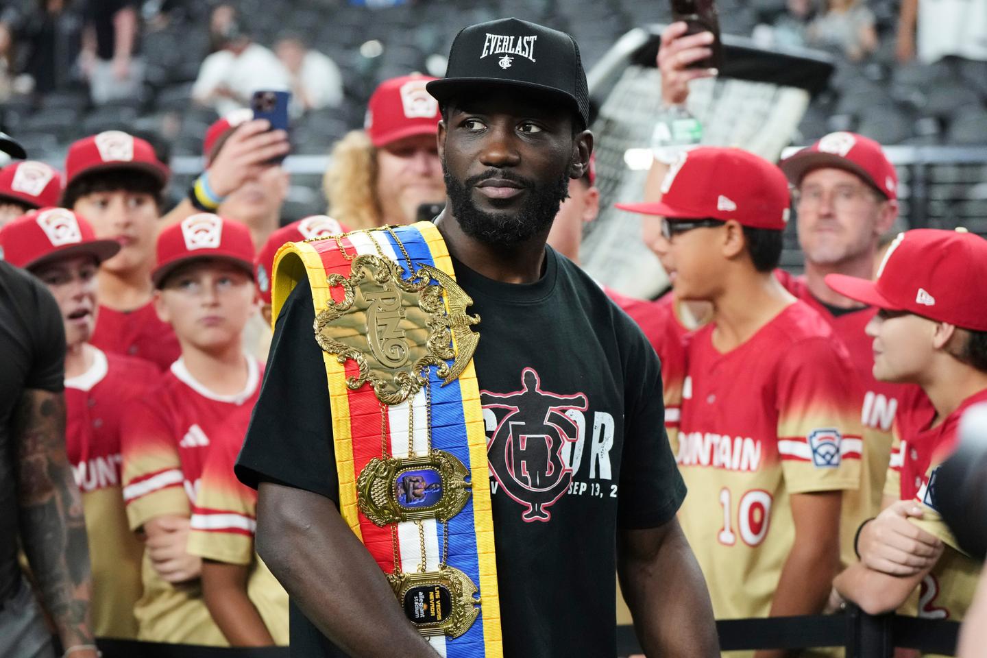 Le boxeur Terence Crawford, champion du monde dans trois catégories de poids différentes, annonce sa retraite sportive Le boxeur Terence Crawford, champion du monde dans trois catégories de poids différentes, annonce sa retraite sportive