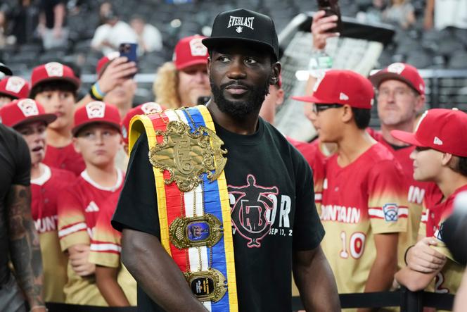 Le boxeur Terence Crawford assiste au match de football américain entre les Raiders de Las Vegas et les Chargers de Los Angeles, à Las Vegas (Nevada), le 15 septembre 2025. 