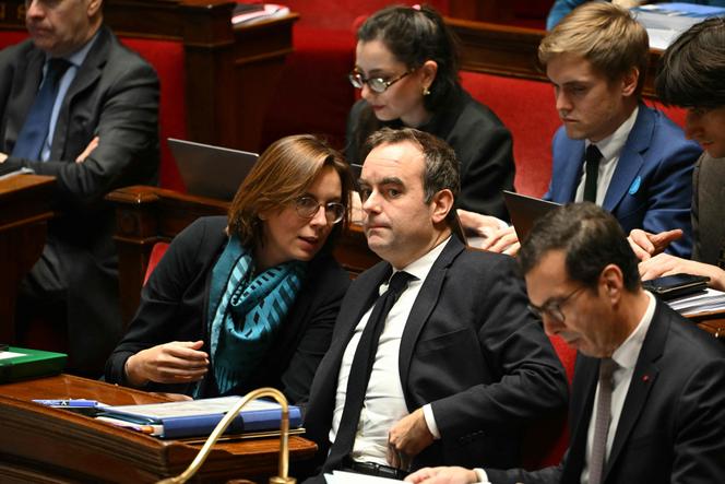 Le premier ministre, Sébastien Lecornu, et la ministre des comptes publics, Amélie de Montchalin, lors de la deuxième lecture du projet de loi de finances de la Sécurité sociale pour 2026, à l’Assemblée nationale, à Paris, le 3 décembre 2025.