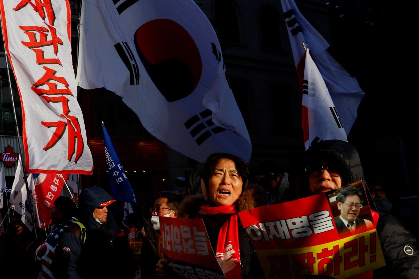 En CorÃ©e du Sud, les clivages persistent un an aprÃ¨s la crise politique liÃ©e Ã  la loi...
