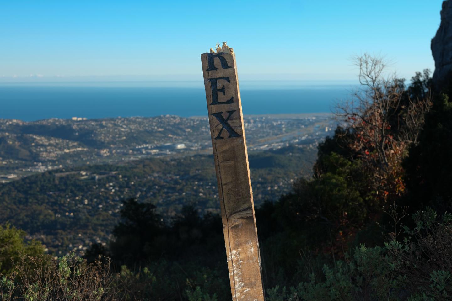 Des croix chrÃ©tiennes installÃ©es de maniÃ¨re illÃ©gale raniment les clivages autour de la...