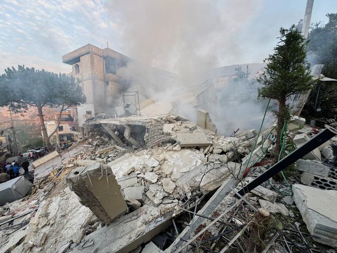 Après une attaque aérienne israélienne, à Jbaa, dans le sud du Liban, le 4 décembre 2025.