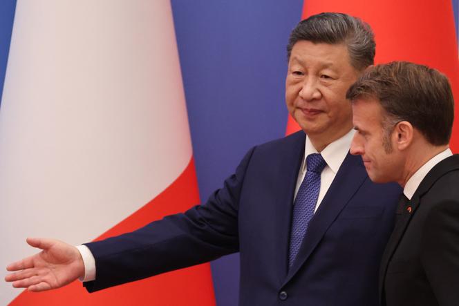 Le président chinois Xi Jinping reçoit Emmanuel Macron à Pékin, le 4 décembre 2025.