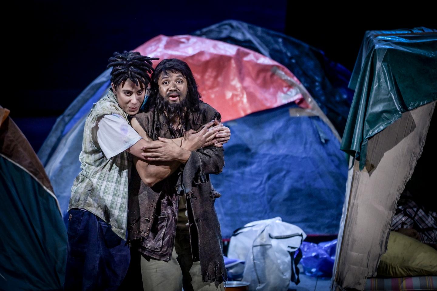 Un Â«Â Robinson CrusoÃ©Â Â» au pays des anthropophages gourmets au ThÃ©Ã¢tre des...