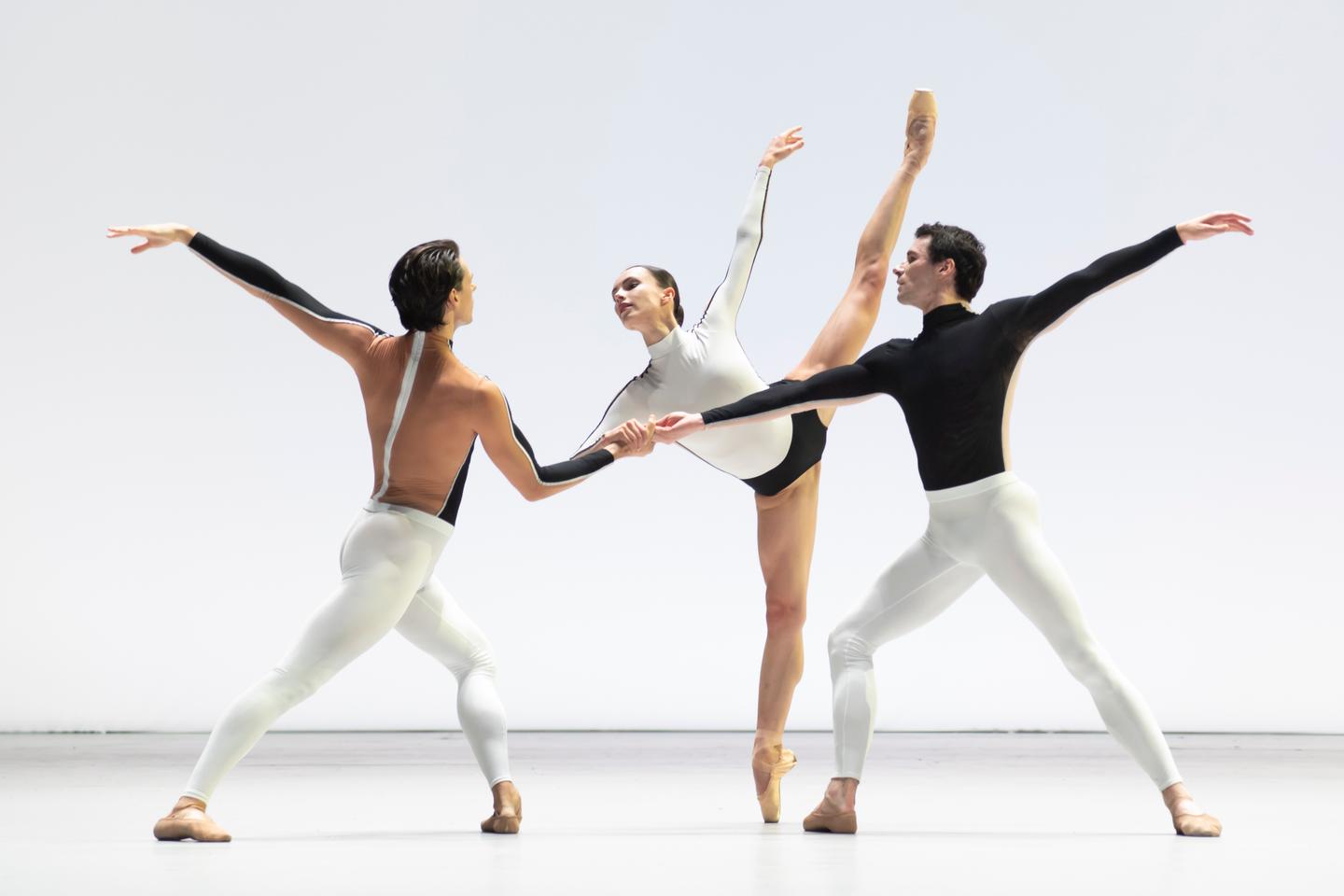 Les points dâ€™interrogation chorÃ©graphiques de Trisha Brown enchantent le Palais Garnier