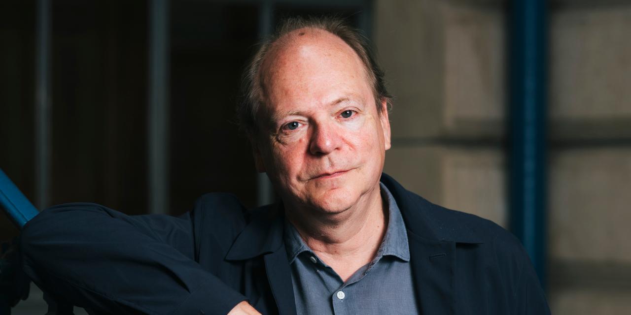 Patrick Boucheron, historien. A Paris, le 15 juillet. 
« Si la cérémonie d’ouverture des JO 2024 n’est là que pour produire de l’éclat éphémère, quel intérêt ? ».
L’historien Patrick Boucheron, la scénariste Fanny Herrero, la romancière Leïla Slimani et l’auteur de théâtre Damien Gabriac ont travaillé, avec le metteur en scène Thomas Jolly, sur un spectacle en douze tableaux. Ils dévoilent au « Monde » les contours et l’esprit de la célébration du 26 juillet.