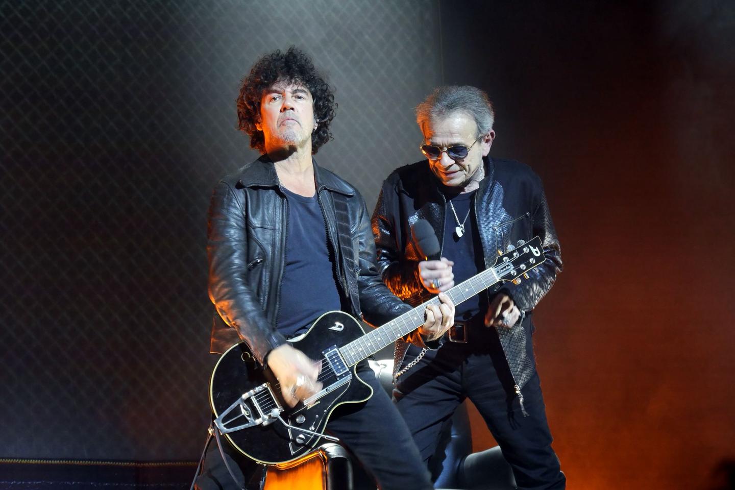 Philippe Manœuvre sur scène, conteur du rock’n’roll circus Philippe Manœuvre sur scène, conteur du rock’n’roll circus