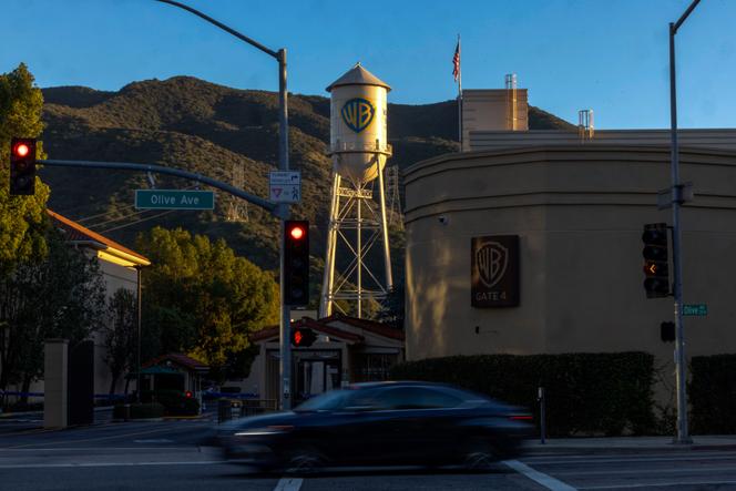 Le château d’eau emblématique des studios Warner, construit en 1927, à Burbank, en Californie, le 25 novembre 2025.