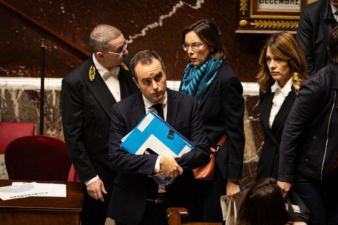 Sébastien Lecornu, lors d’une séance de questions au gouvernement français à l’Assemblée nationale à Paris, le 3 décembre 2025.