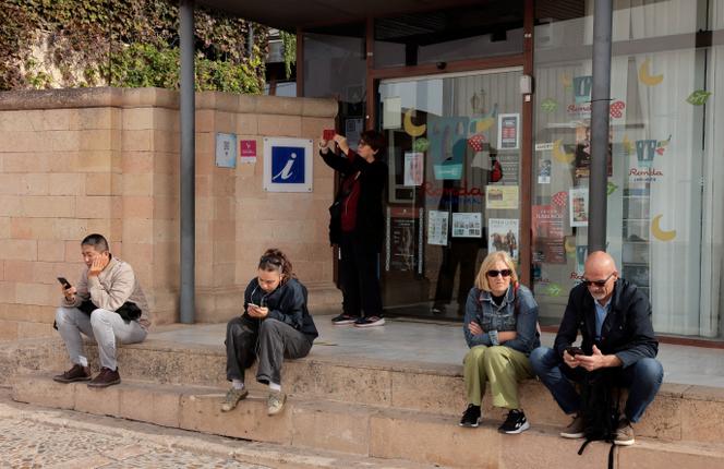Devant un office du tourisme, à Ronda (Espagne), le 10 octobre 2024.