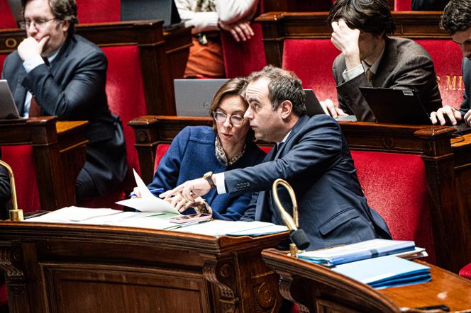 La ministre de l’action et des comptes publics, Amélie de Montchalin, et le premier ministre, Sébastien Lecornu, lors de la nouvelle lecture du projet de loi de financement de la sécurité sociale pour 2026, à l’Assemblée nationale, à Paris, le 5 décembre 2025.