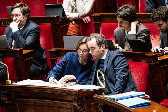 La ministre de l’action et des comptes publics, Amélie de Montchalin, et le premier ministre, Sébastien Lecornu, à l’Assemblée nationale, à Paris, le 5 décembre 2025.