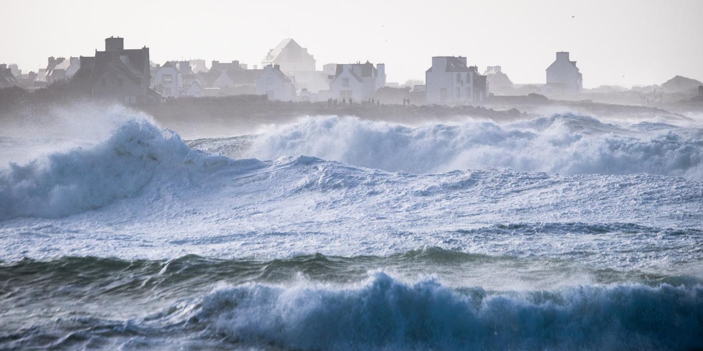 Trois départements de l’Ouest en vigilance orange pour des risques de vagues-submersion samedi