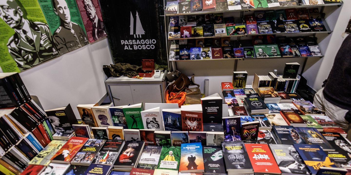 A Rome, la présence d’un éditeur néofasciste secoue le salon du livre Piu libri piu liberi