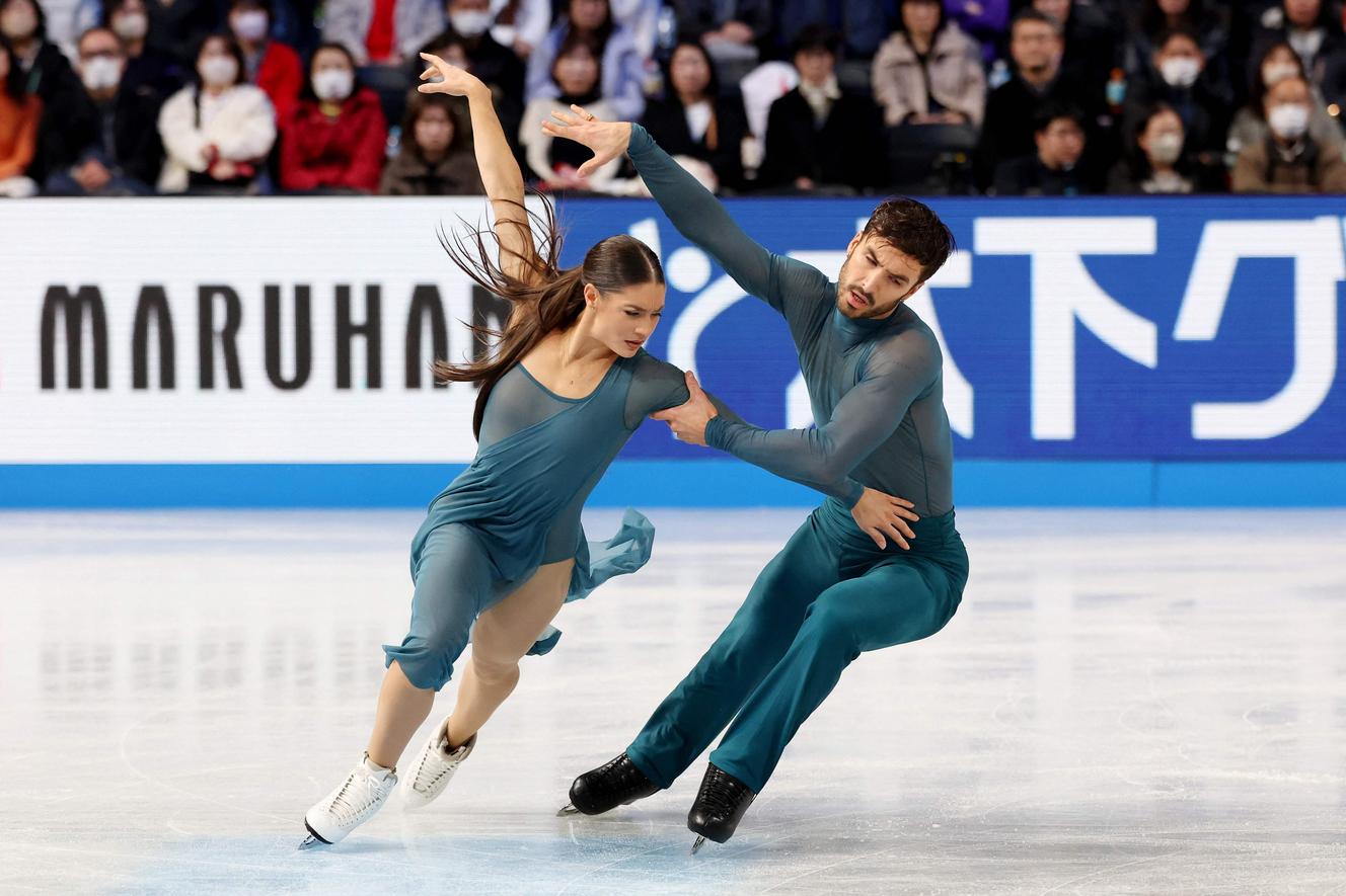 Patinage artistique : Guillaume Cizeron et Laurence Fournier Beaudry deuxièmes, l’Américain Ilia Malinin brille à Nagoya