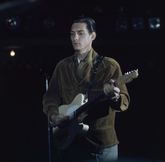 Le guitariste Steve Cropper, lors des répétitions avant le concert d’Otis Redding à l’Olympia, à Paris, le 21 mars 1967.