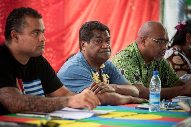 Le leader indépendantiste kanak Christian Tein (au centre) lors du congrès du Front de libération nationale kanak socialiste (FLNKS), à Ponerihouen, en Nouvelle-Calédonie, le 6 décembre 2025.