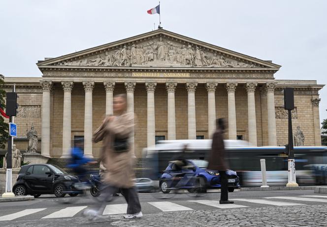 Trafic devant l’Assemblée nationale à Paris, en octobre 2025.