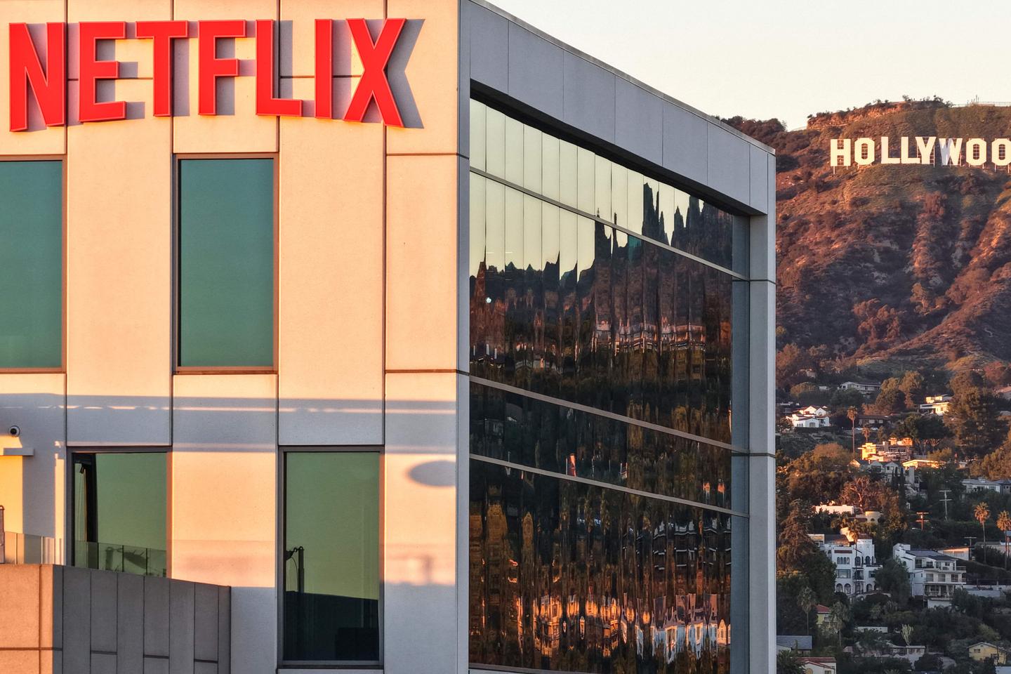 L’éventuel rachat de Warner par Netflix, un séisme pour le cinéma en salle dans le monde entier