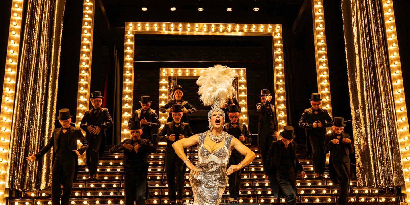 Dans « La Cage aux folles », pour Laurent Lafitte, « le monde est moins dégueulasse recouvert de strass »