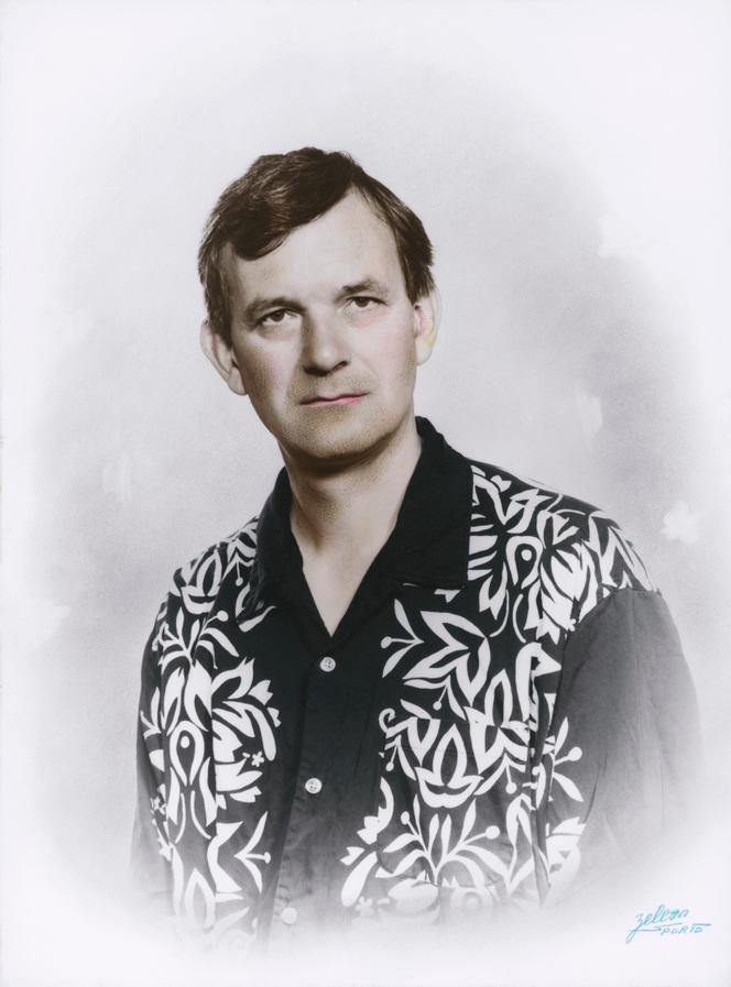 Autoportrait de Martin Parr à Foto Beleza, à Porto (Portugal), en 1999.