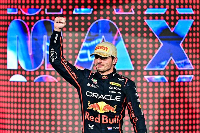 Le pilote néerlandais Max Verstappen célèbre sa victoire lors du Grand Prix d’Abou Dhabi, le dernier de la saison 2025, dimanche 7 décembre.