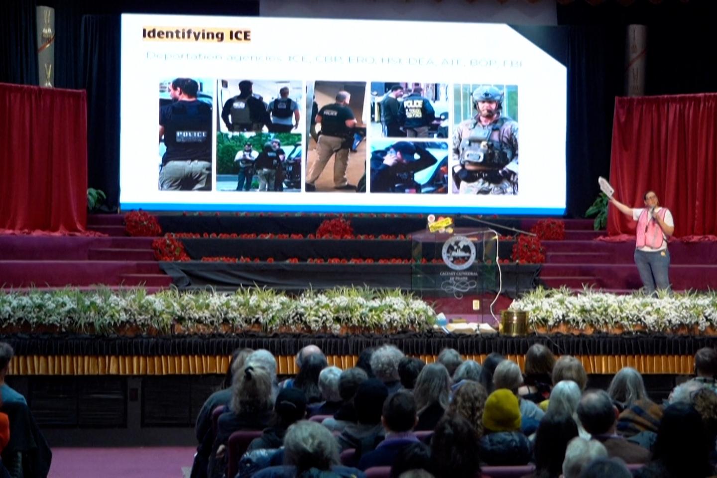 A New York, des militants s’entraînent à déjouer les raids anti-immigration de l’ICE A New York, des militants s’entraînent à déjouer les raids anti-immigration de l’ICE