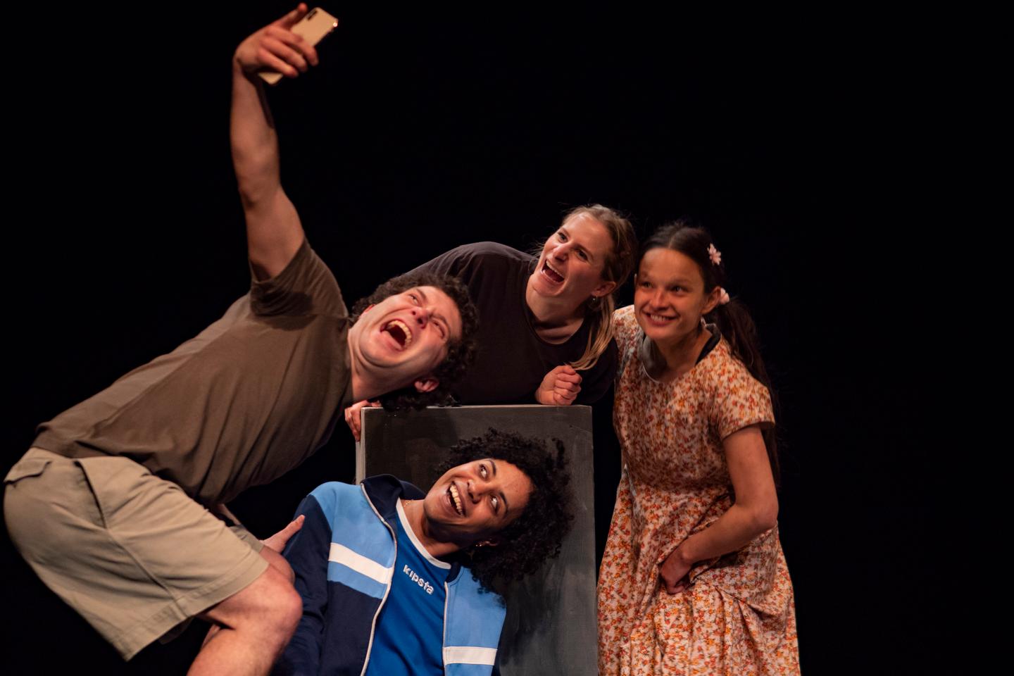 Au Théâtre Dunois, avec « Noircisse ! », Claudine Galea et Sophie Lahayville mettent en mots et en images le flot des sentiments enfantins