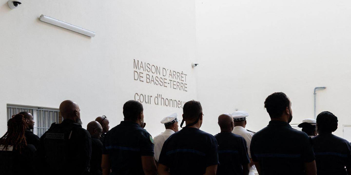 Dans les Antilles, Gérald Darmanin face à la situation catastrophique des prisons