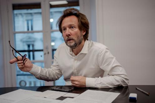 Boris Vallaud, le président du groupe socialiste à l’Assemblée nationale, dans son bureau, le 8 décembre 2025.