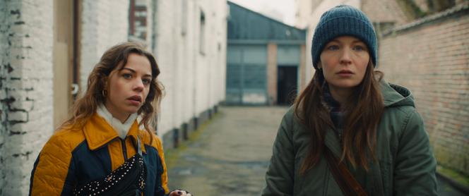 Salomé Dewaels (Jeanne) et Diane Rouxel (Marion/Louise) dans « Louise », de Nicolas Keitel.