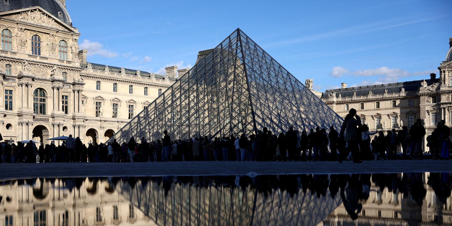 https://img.lemde.fr/2025/12/08/0/0/6000/3000/1440/720/60/0/20e3ef7_ftp-1-c08zcq6v2wna-2025-12-08t145718z-2122234675-rc2rjhaco5it-rtrmadp-3-france-louvre-strike.JPG