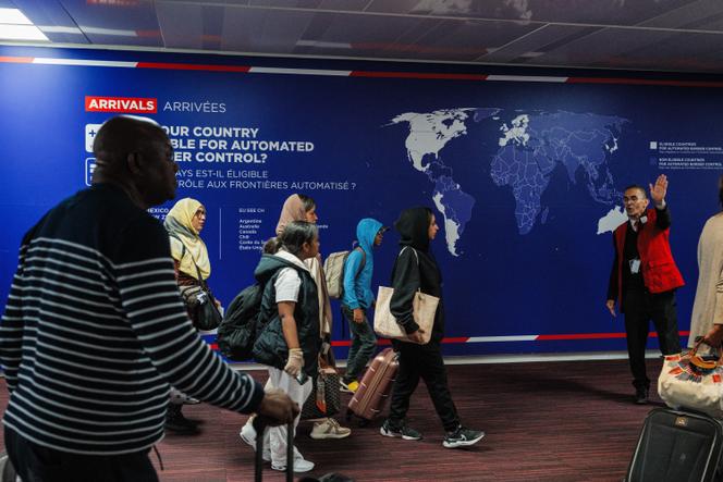 Dans le hall des arrivées du terminal 2E de l’aéroport de Paris - Charles-de-Gaulle, au nord de Paris, le 3 juillet 2024. 
