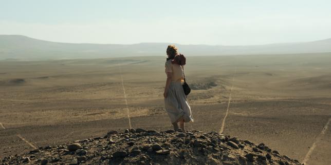 « Lady Nazca » : une fiction sur les pas de Maria Reiche, saisie par les mystères du désert péruvien