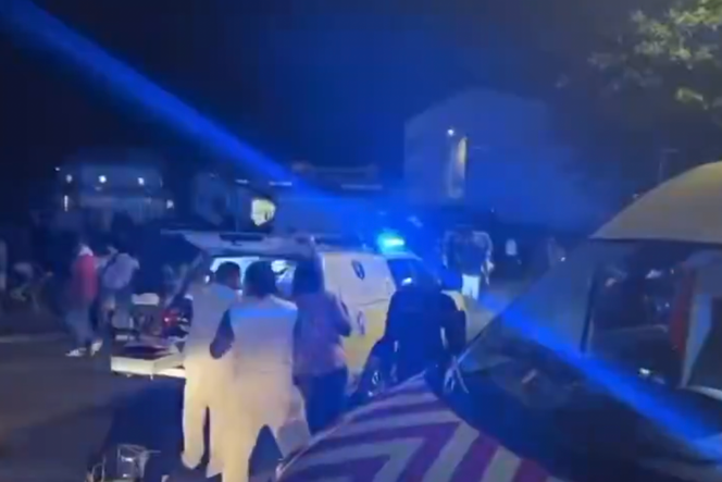 Capture d’écran d’une vidéo tournée après qu’un conducteur a percuté une foule, et publiée sur X, à Sainte-Anne (Guadeloupe), le 5 décembre 2025.
