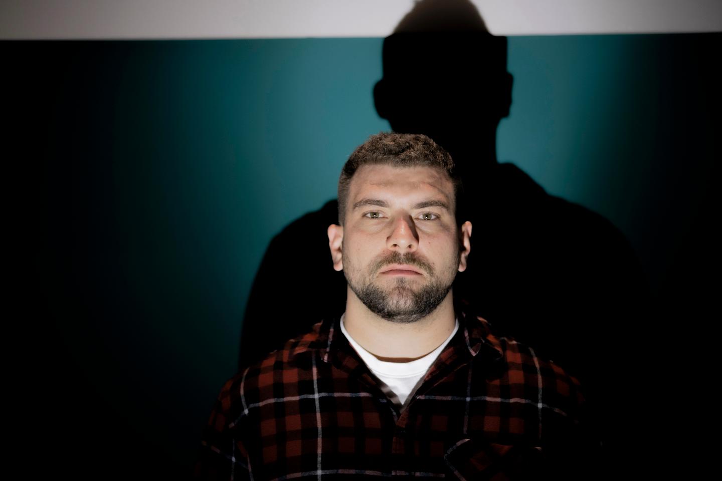 « La justice a acquitté mon père biologique. Moi, je vais le vaincre. » La quête sans fin d’Alen Muhic, jeune Bosnien né d’un viol de guerre