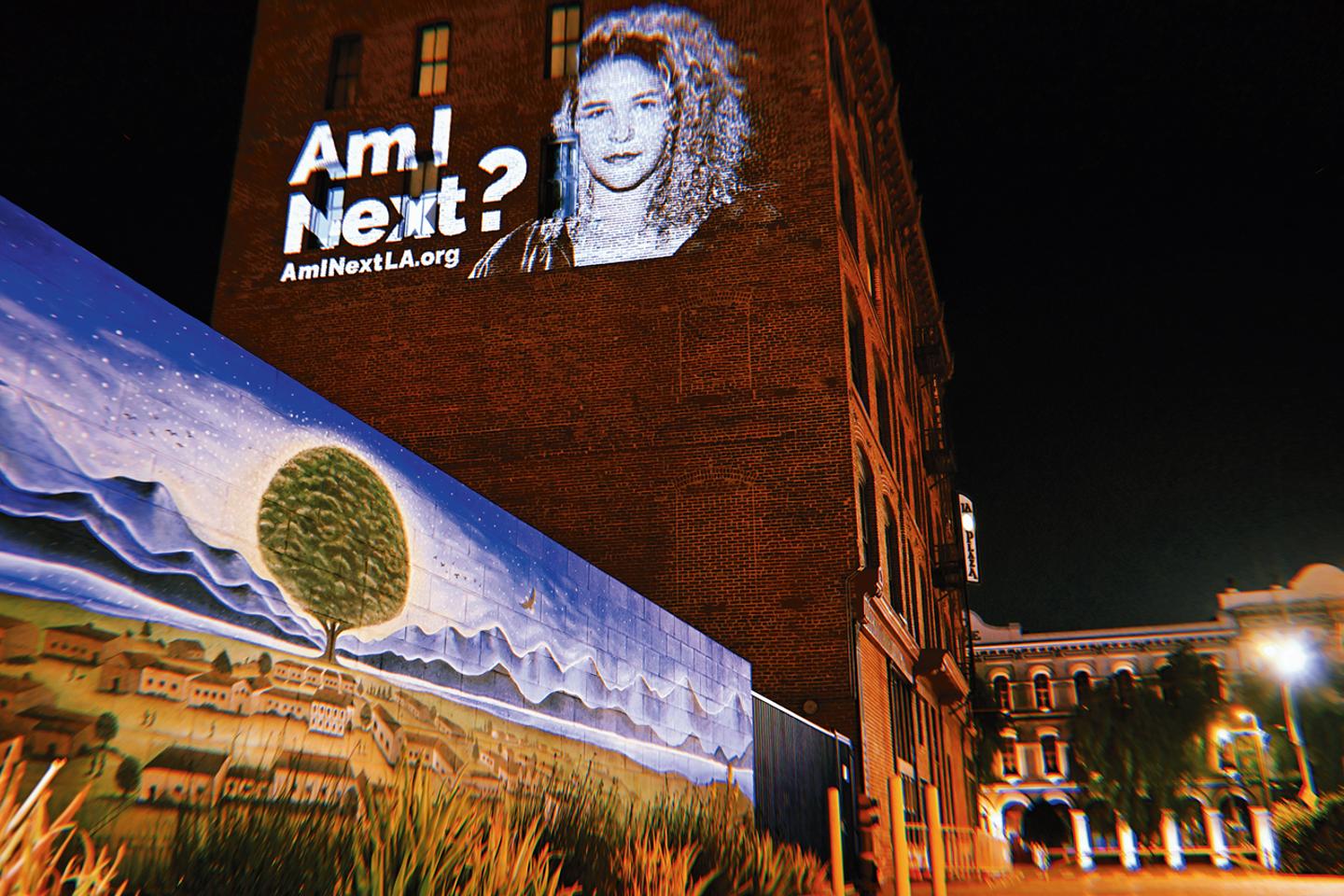 « Suis-je le prochain ? » : à Los Angeles, ville ciblée par les raids d’ICE, une exposition invite à s’interroger « Suis-je le prochain ? » : à Los Angeles, ville ciblée par les raids d’ICE, une exposition invite à s’interroger