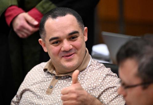 Le coaccusé ukrainien Robert A. au tribunal, à Francfort-sur-le-Main, en Allemagne, le 9 décembre 2025.