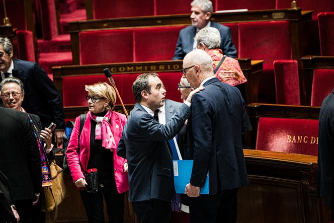 Sébastien Lecornu et Roland Lescure, ministre de l’économie et des finances, à l’Assemblée nationale, à Paris, le 9 décembre 2025.