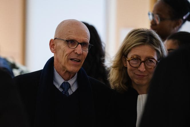 Christian Herrault, l’ancien directeur général adjoint de Lafarge et son avocate, Solange Doumic, au palais de justice de Paris, le 4 novembre 2025.