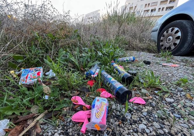 Des ballons gonflables et des bonbonnes de protoxyde d’azote, à Montpellier, le 22 novembre 2023.