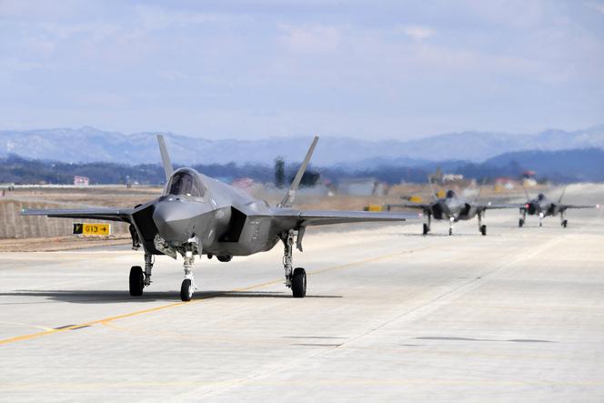 Des avions de chasse F-35A de l’armée de l’air sud-coréenne se préparant au décollage depuis la base aérienne de Cheongju, en Corée du Sud, le 23 février 2024.