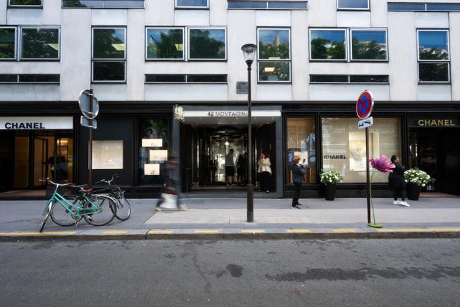 Avenue Montaigne à Paris, le 22 mai 2025.