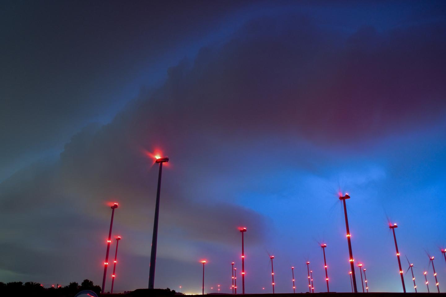 Sur les éoliennes, les balises rouges allumées en continu néfastes pour les chauves-souris